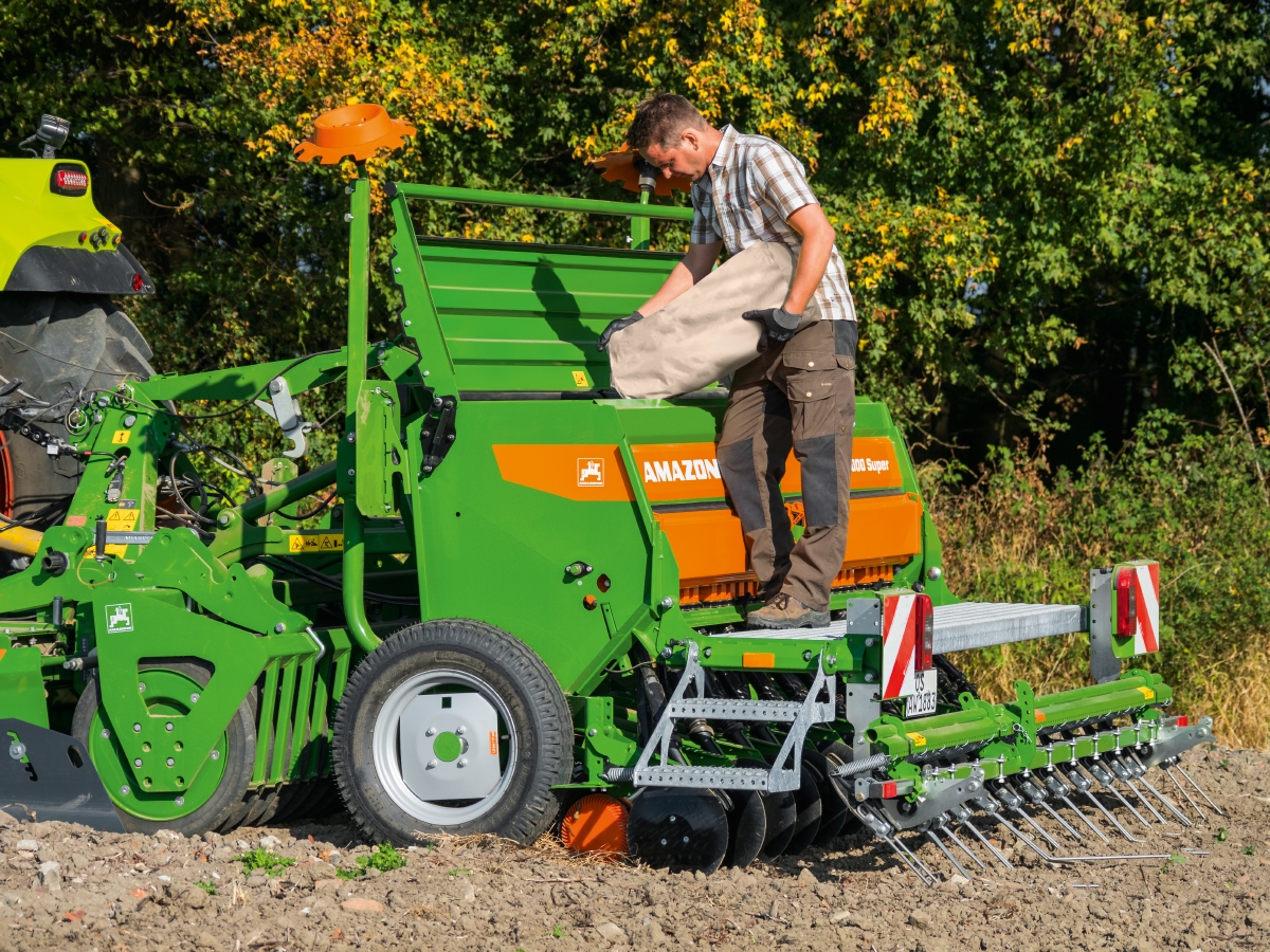 2. Amazone D9